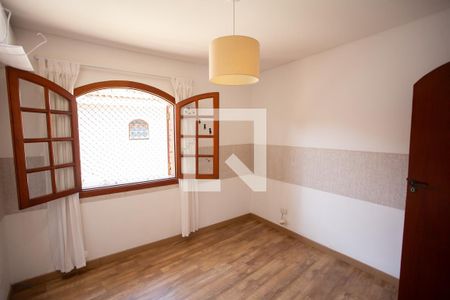 Quarto 1 de casa para alugar com 3 quartos, 235m² em Vila Mariza Mazzei, São Paulo