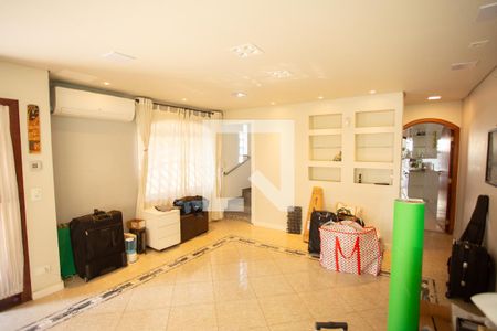Sala de casa para alugar com 3 quartos, 235m² em Vila Mariza Mazzei, São Paulo
