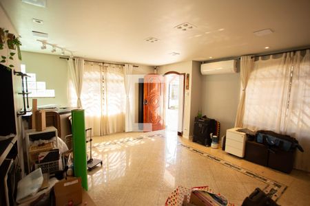 Sala de casa para alugar com 3 quartos, 235m² em Vila Mariza Mazzei, São Paulo