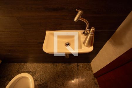 Lavabo de casa para alugar com 3 quartos, 235m² em Vila Mariza Mazzei, São Paulo