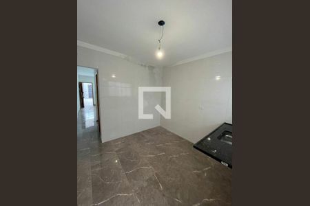 Casa à venda com 3 quartos, 100m² em Parque Tomas Saraiva, São Paulo