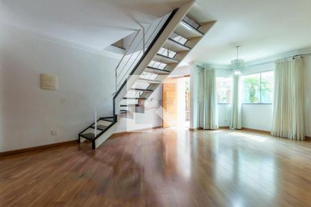 Casa para alugar com 3 quartos, 202m² em Vila Santa Clara, São Paulo