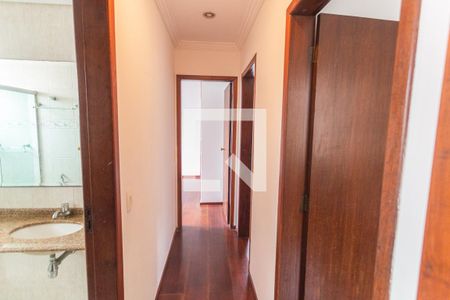 Corredor de apartamento à venda com 3 quartos, 90m² em Santo Antônio, Belo Horizonte