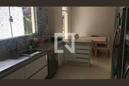 Casa à venda com 3 quartos, 350m² em Arujázinho I, Ii e Iii, Rio de Janeiro