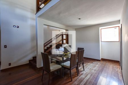 Sala de casa de condomínio à venda com 3 quartos, 300m² em Itaipu, Niterói