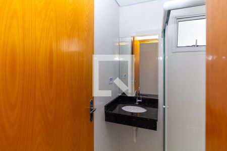 Banheiro de kitnet/studio para alugar com 1 quarto, 27m² em Vila Darli, São Paulo