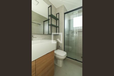 Banheiro da Suíte de apartamento para alugar com 2 quartos, 70m² em São Sebastião, Porto Alegre