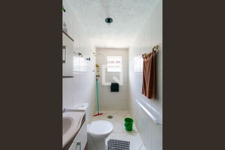 Banheiro de casa à venda com 3 quartos, 120m² em Parque Novo Lar, São Paulo