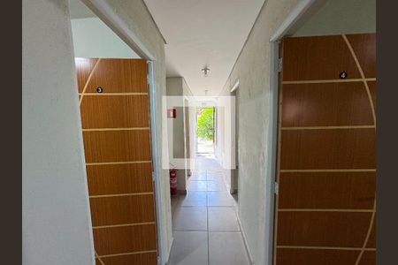 Corredor de kitnet/studio para alugar com 1 quarto, 29m² em Monte Castelo, Contagem