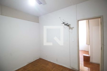 Quarto 1 de apartamento para alugar com 2 quartos, 58m² em Copacabana, Rio de Janeiro