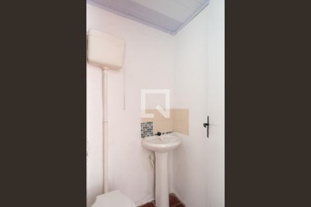 Banheiro de kitnet/studio para alugar com 1 quarto, 41m² em Partenon, Porto Alegre