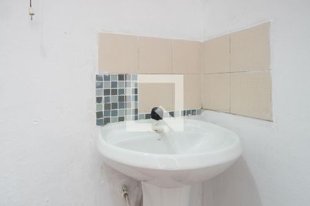 Banheiro de kitnet/studio para alugar com 1 quarto, 41m² em Partenon, Porto Alegre