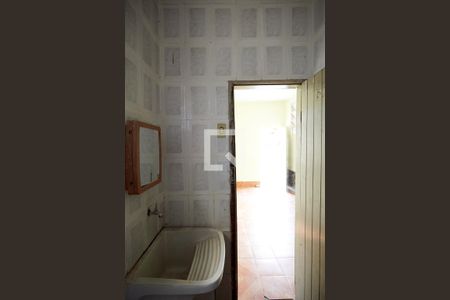 Banheiro de kitnet/studio para alugar com 1 quarto, 18m² em Santa Cruz, Belo Horizonte