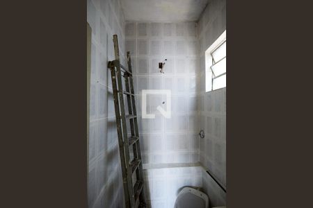 Banheiro de kitnet/studio para alugar com 1 quarto, 18m² em Santa Cruz, Belo Horizonte