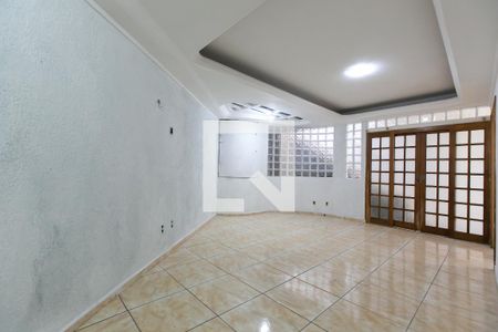 Sala de casa à venda com 3 quartos, 380m² em Vila Carmosina, São Paulo