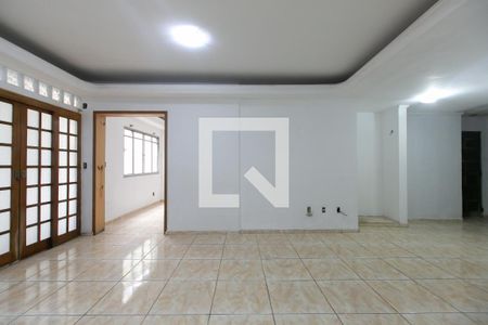 Sala de casa à venda com 3 quartos, 380m² em Vila Carmosina, São Paulo