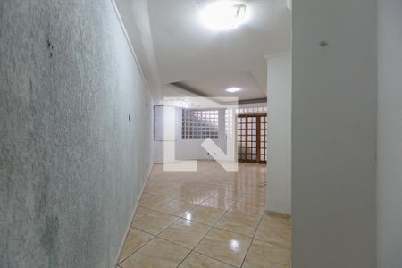 Sala de casa à venda com 3 quartos, 380m² em Vila Carmosina, São Paulo