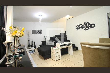 Sala de casa de condomínio para alugar com 2 quartos, 110m² em Vila Ema, São Paulo