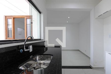 Cozinha de casa para alugar com 1 quarto, 50m² em Jardim Camila, Mogi das Cruzes