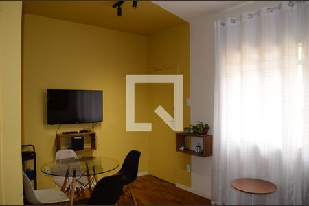 Sala de apartamento para alugar com 2 quartos, 50m² em Serra, Belo Horizonte