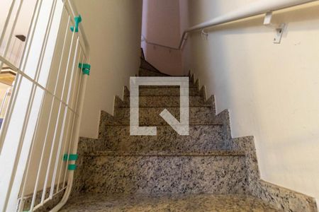 Escada de casa de condomínio à venda com 2 quartos, 60m² em Vila Granada, São Paulo