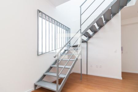 Escada de kitnet/studio para alugar com 1 quarto, 71m² em Lapa, São Paulo