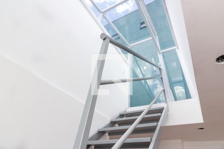 Escada de kitnet/studio para alugar com 1 quarto, 71m² em Lapa, São Paulo