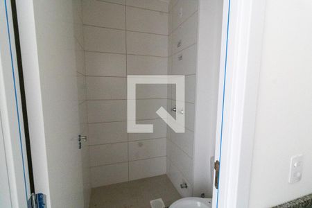 Banheiro de casa de condomínio para alugar com 2 quartos, 59m² em Vila Nova, Porto Alegre