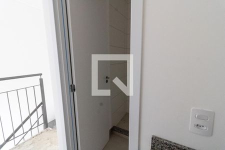 Banheiro de casa de condomínio para alugar com 2 quartos, 59m² em Vila Nova, Porto Alegre