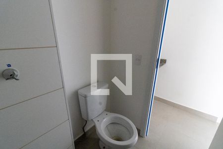 Banheiro de casa de condomínio para alugar com 2 quartos, 59m² em Vila Nova, Porto Alegre