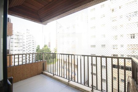 Sala 1 de apartamento para alugar com 3 quartos, 138m² em Ondina, Salvador