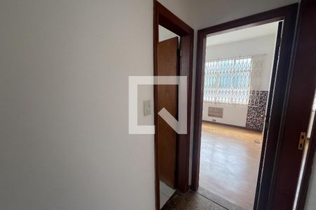 Corredor de apartamento para alugar com 2 quartos, 65m² em Jardim Guanabara, Rio de Janeiro