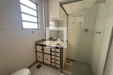 Banheiro de apartamento para alugar com 2 quartos, 65m² em Jardim Guanabara, Rio de Janeiro