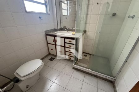 Banheiro de apartamento para alugar com 2 quartos, 65m² em Jardim Guanabara, Rio de Janeiro