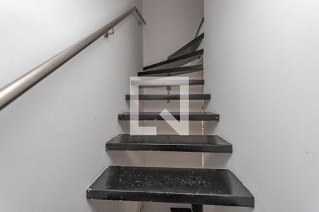 Escada de casa de condomínio à venda com 3 quartos, 215m² em Centro, Diadema