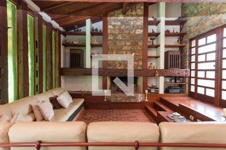 sala da lareira de casa de condomínio à venda com 3 quartos, 450m² em A Definir Em Campo, Nova Lima