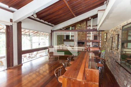 sala de casa de condomínio à venda com 3 quartos, 450m² em A Definir Em Campo, Nova Lima