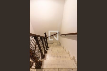 Escada para os Quartos de casa à venda com 3 quartos, 270m² em Jardim Primeiro de Maio (chacara Fazendinha), Osasco