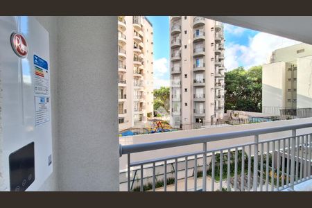 Varanda e área de serviço de apartamento para alugar com 2 quartos, 40m² em Boaçava, São Paulo