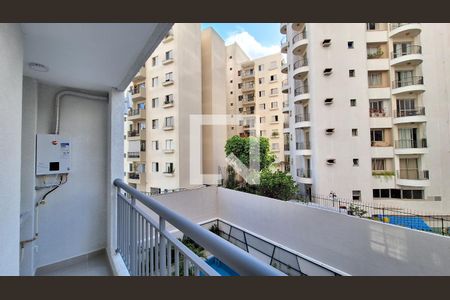 Varanda e área de serviço de apartamento para alugar com 2 quartos, 40m² em Boaçava, São Paulo