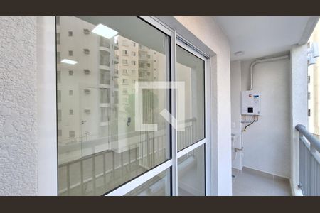 Varanda e área de serviço de apartamento para alugar com 2 quartos, 40m² em Boaçava, São Paulo