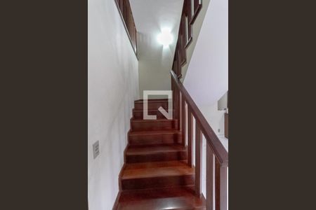 Escada de casa para alugar com 3 quartos, 231m² em Castelo, Belo Horizonte