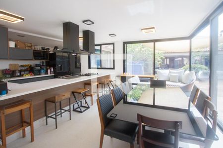 Sala de casa à venda com 8 quartos, 1200m² em Chácara Monte Alegre, São Paulo