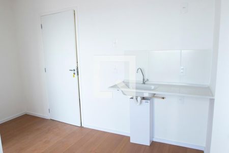 Sala/Cozinha de apartamento à venda com 2 quartos, 28m² em Vila Ipojuca, São Paulo
