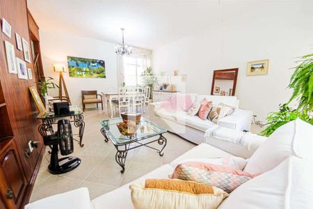 Casa à venda com 4 quartos, 157m² em Humaitá, Rio de Janeiro