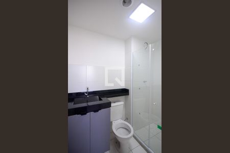 Banheiro de apartamento à venda com 1 quarto, 29m² em Parque Bristol, São Paulo