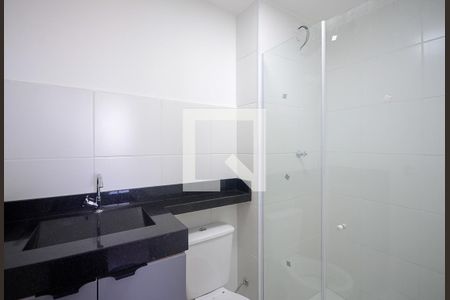 Banheiro de apartamento à venda com 1 quarto, 29m² em Parque Bristol, São Paulo