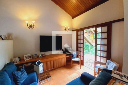 Sala de TV de casa de condomínio à venda com 4 quartos, 363m² em Jardim das Palmeiras, Campinas