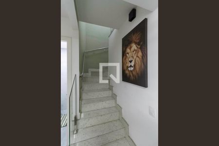 Escada de casa de condomínio à venda com 3 quartos, 143m² em Cabral, Contagem