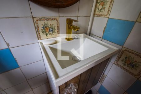 Banheiro de casa de condomínio para alugar com 1 quarto, 95m² em Todos Os Santos, Rio de Janeiro